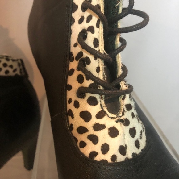 Poetic license boots size 39.5 leather with pony hair in a animal print. - Picture 2 of 7